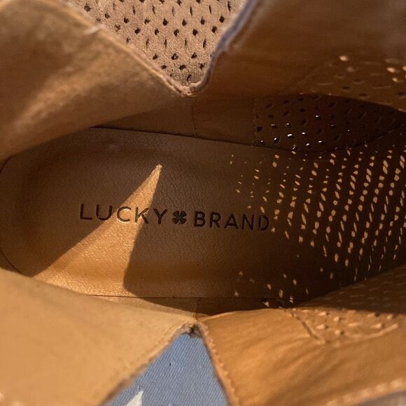 Lucky Brand Women's perforated Suede Ankle Boots - Brown size 7.5 - Picture 3 of 7